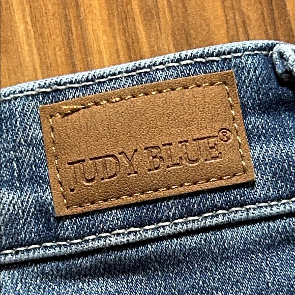 Judy Blue Straight Fit Cropped Jeans - Picture 7 of 9